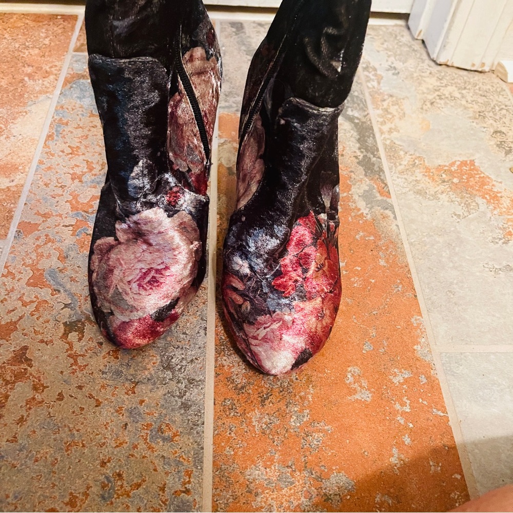 👢Incredible Over the Knee Velvet Floral Pattern High Heel Boots! - Picture 9 of 16